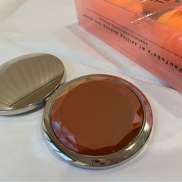 🌸Beauty blender and pocket mirror bundle - Picture 3 of 9